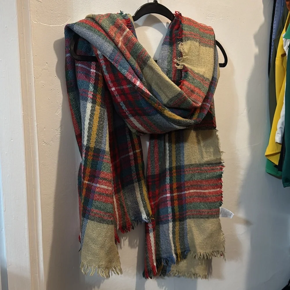 Nordstrom Rack Women’s Tartan Plaid Oversized Scarf Wrap Shawl Blanket - Picture 2 of 7